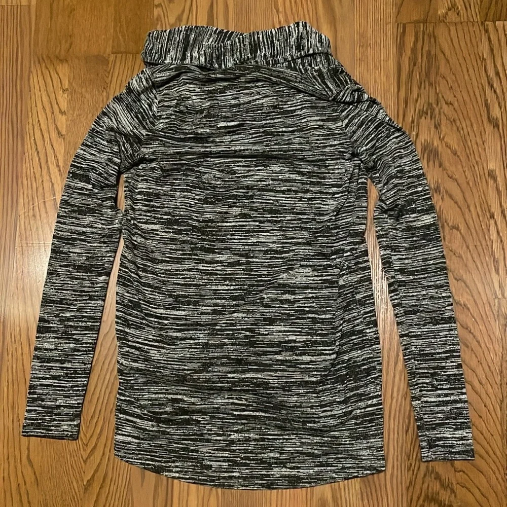 Hollister black white
